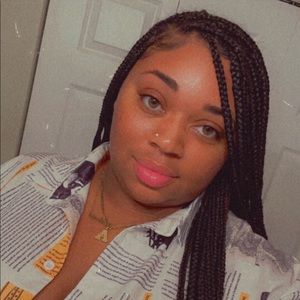 Meet your Posher, Ac'quisha